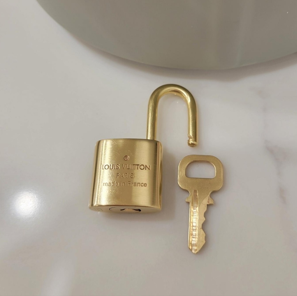 💯 Authentic Louis Vuitton Padlock and Key Gold Brass